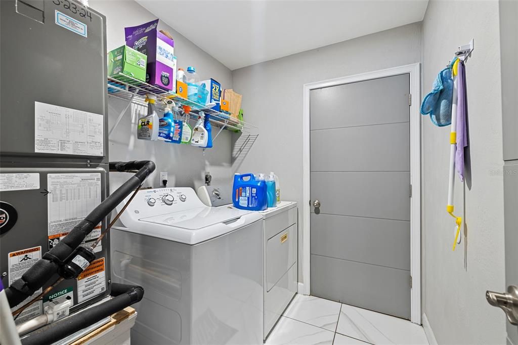 Под контрактом: $349,900 (3 спален, 2 ванн, 1329 Квадратных фут)