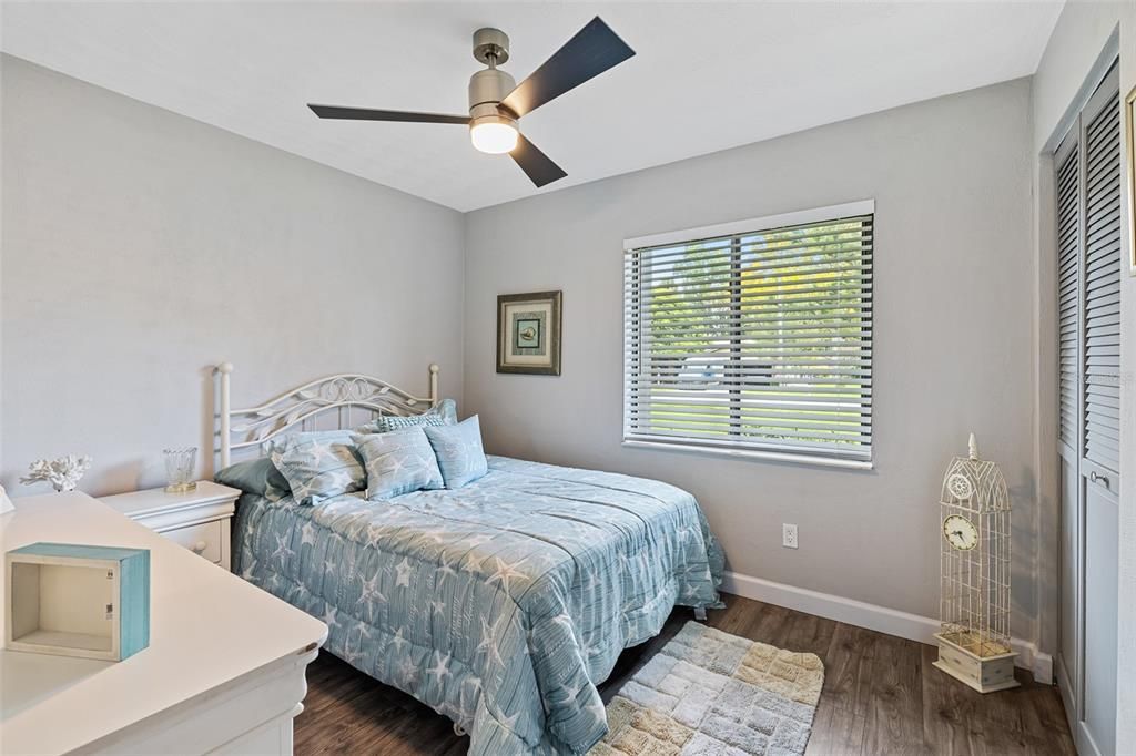 Под контрактом: $349,900 (3 спален, 2 ванн, 1329 Квадратных фут)