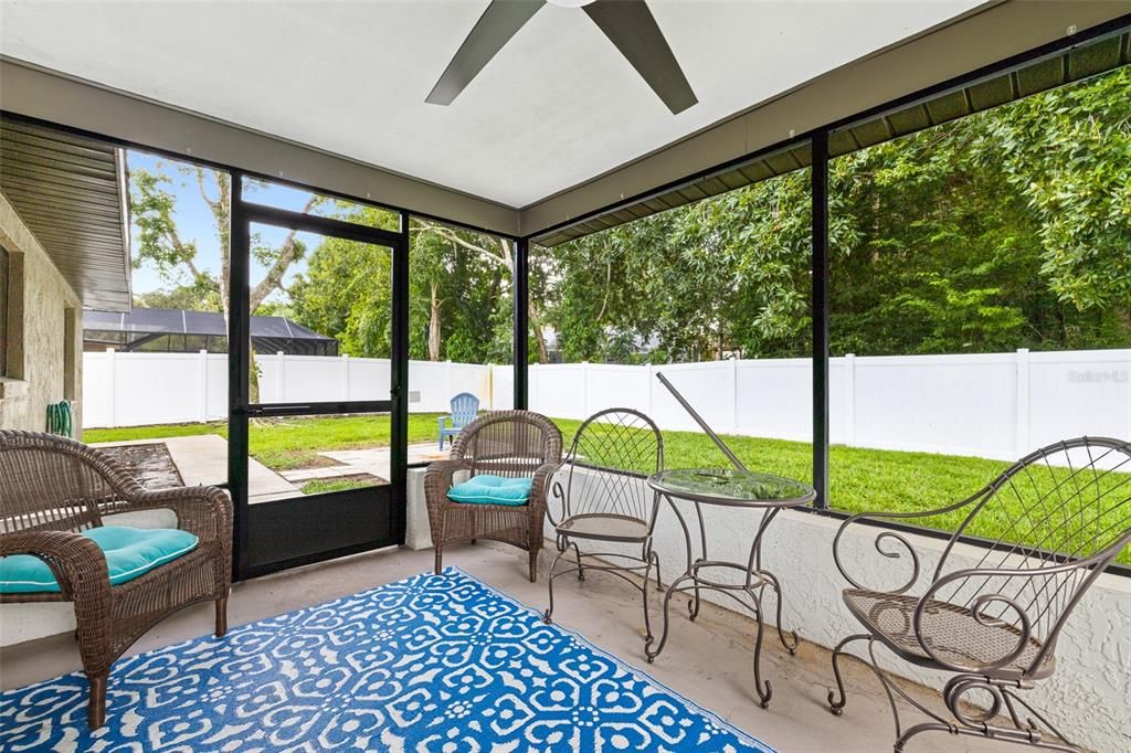 Под контрактом: $349,900 (3 спален, 2 ванн, 1329 Квадратных фут)