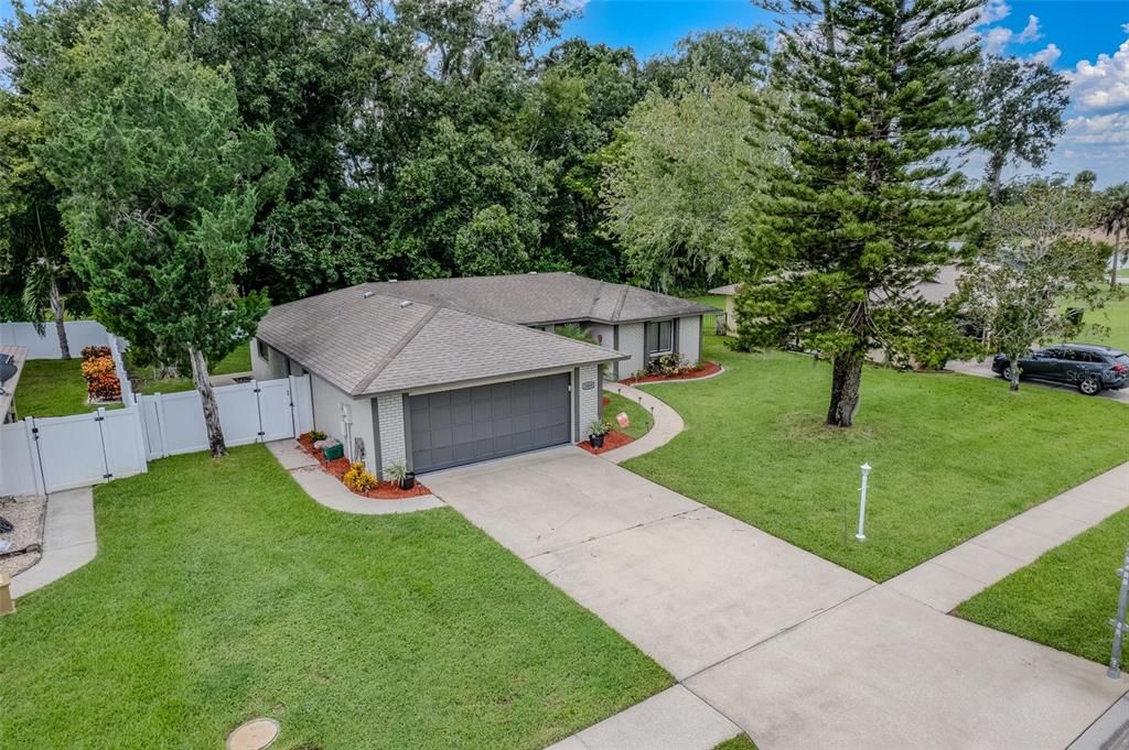 Под контрактом: $349,900 (3 спален, 2 ванн, 1329 Квадратных фут)