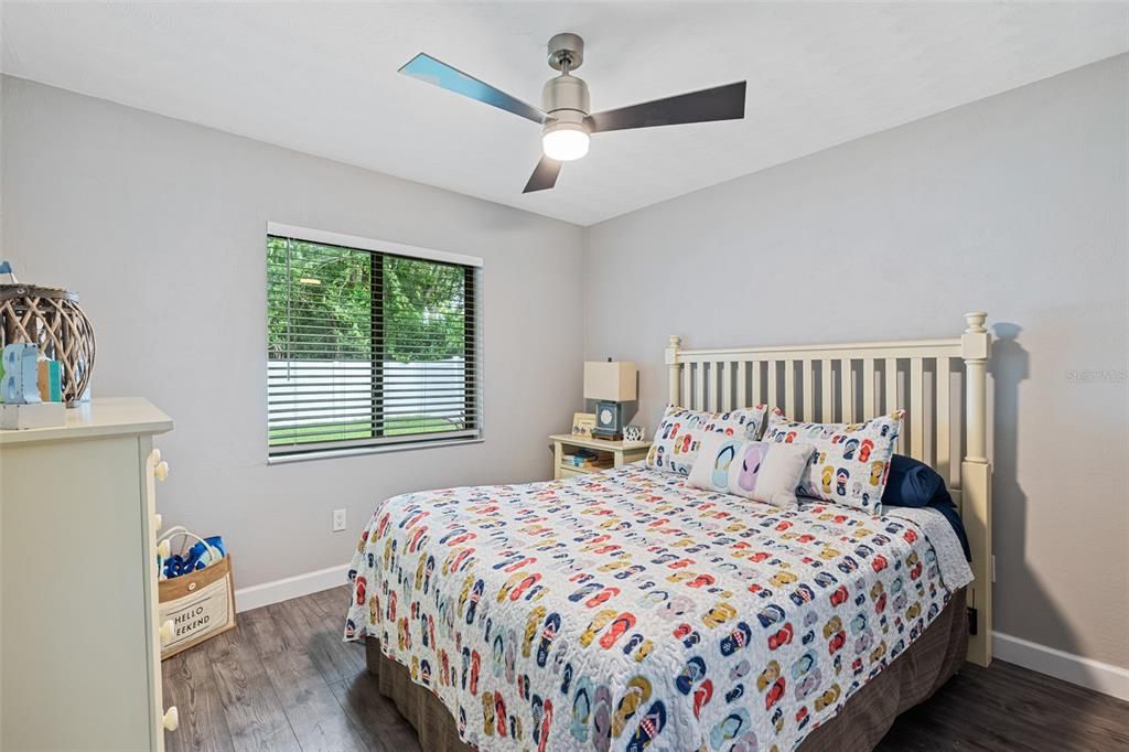 Под контрактом: $349,900 (3 спален, 2 ванн, 1329 Квадратных фут)