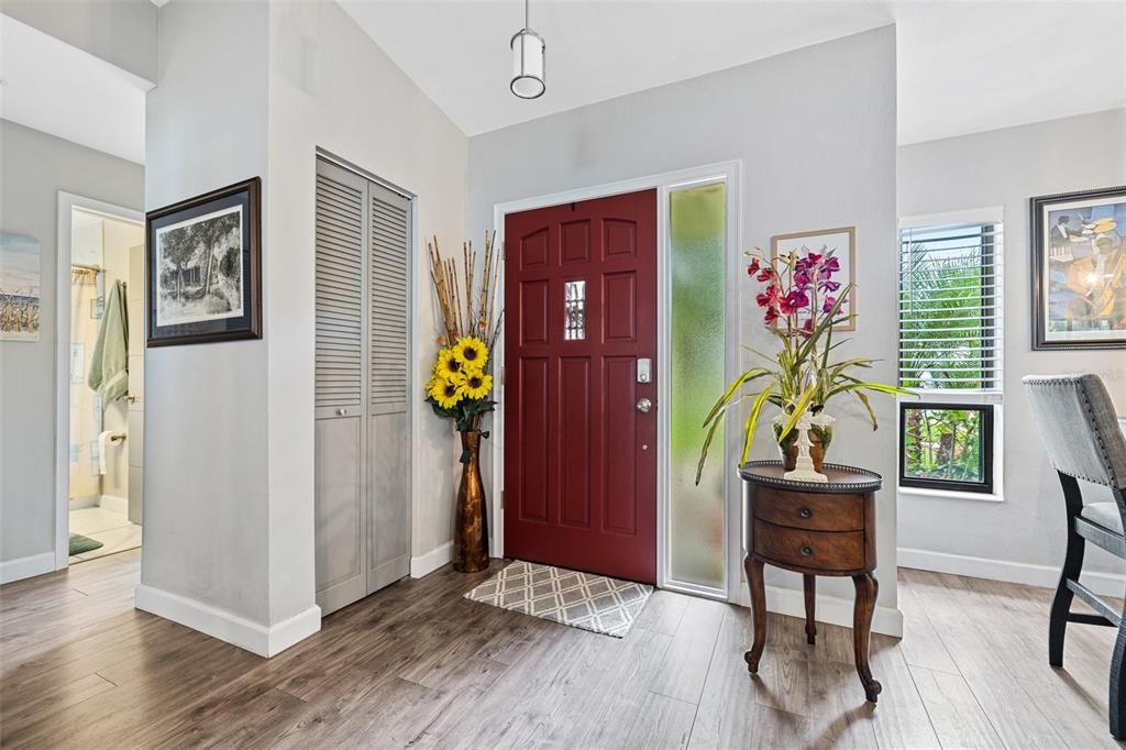 Под контрактом: $349,900 (3 спален, 2 ванн, 1329 Квадратных фут)