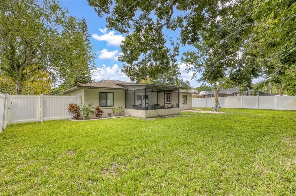 Под контрактом: $349,900 (3 спален, 2 ванн, 1329 Квадратных фут)