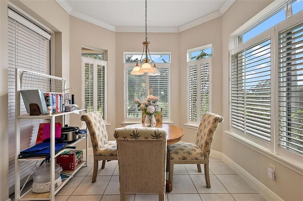 На продажу: $300,000 (3 спален, 2 ванн, 1824 Квадратных фут)