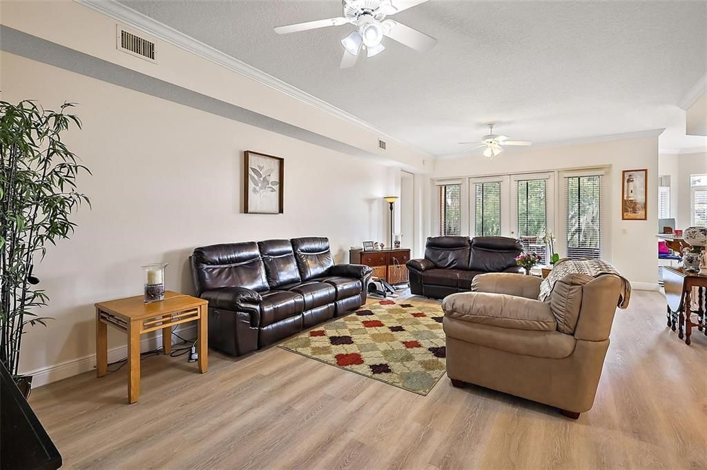 На продажу: $300,000 (3 спален, 2 ванн, 1824 Квадратных фут)