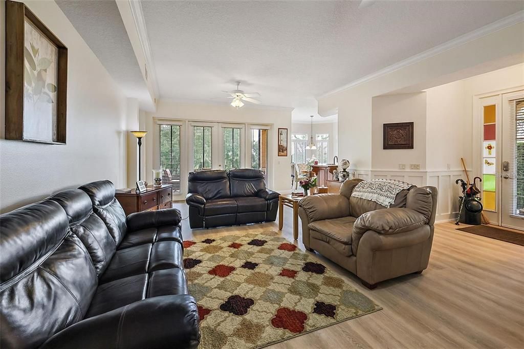 На продажу: $300,000 (3 спален, 2 ванн, 1824 Квадратных фут)