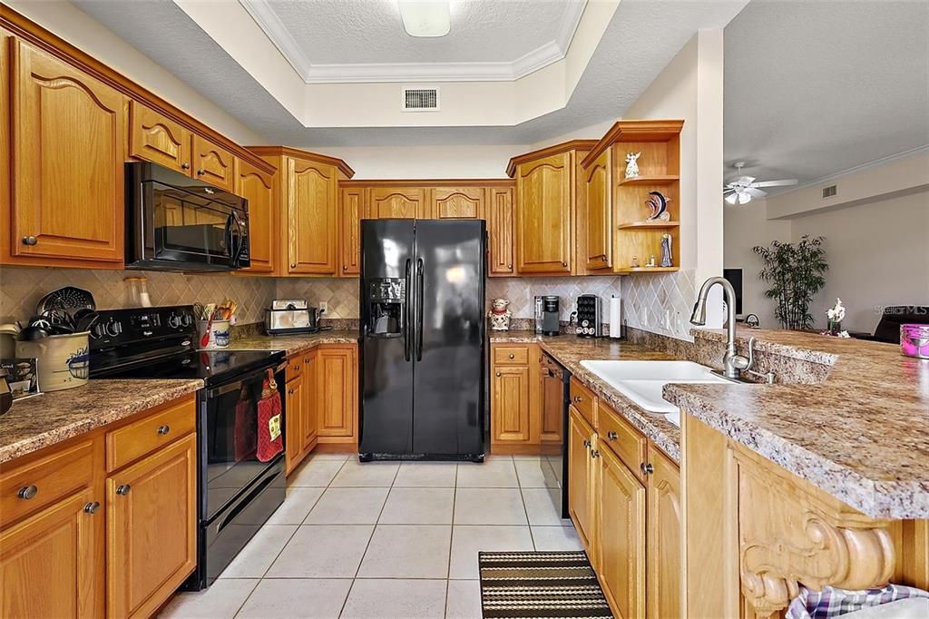 На продажу: $300,000 (3 спален, 2 ванн, 1824 Квадратных фут)