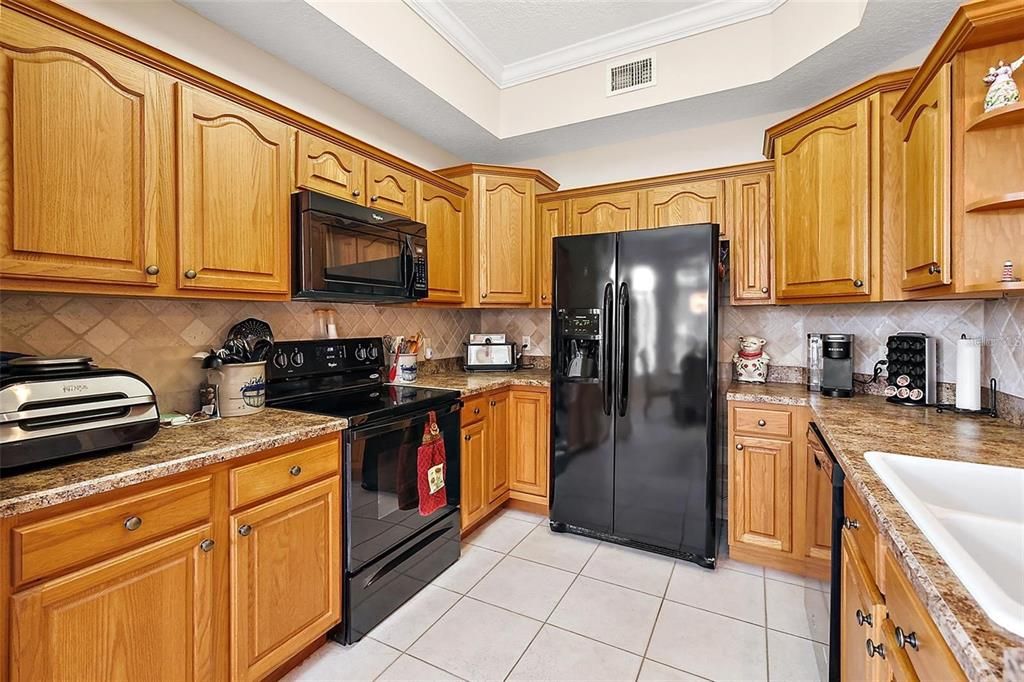 На продажу: $300,000 (3 спален, 2 ванн, 1824 Квадратных фут)