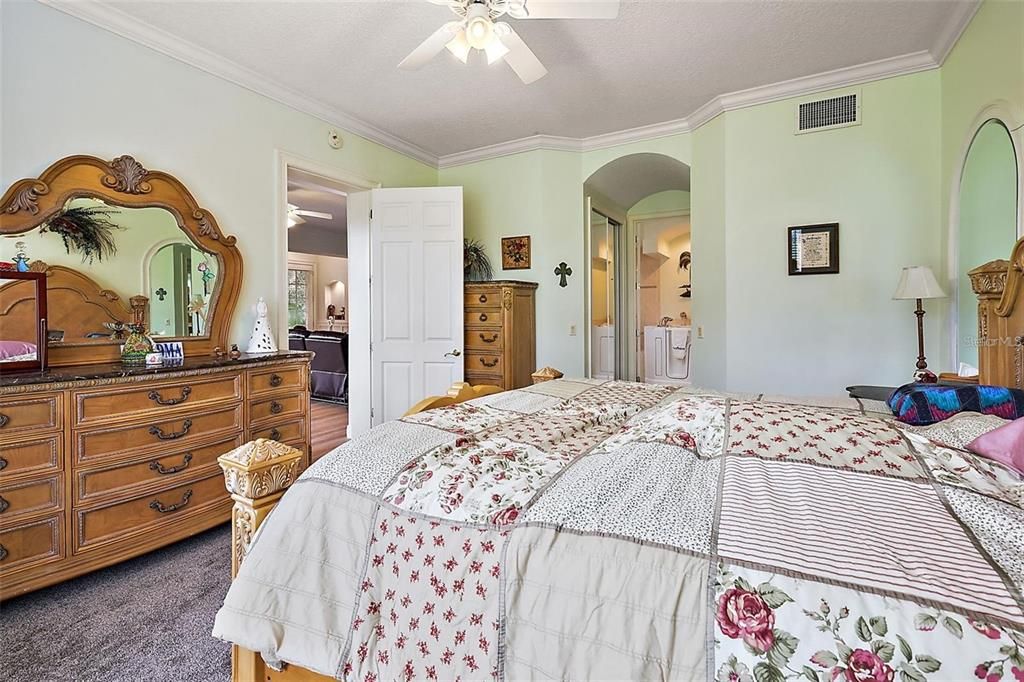 На продажу: $300,000 (3 спален, 2 ванн, 1824 Квадратных фут)