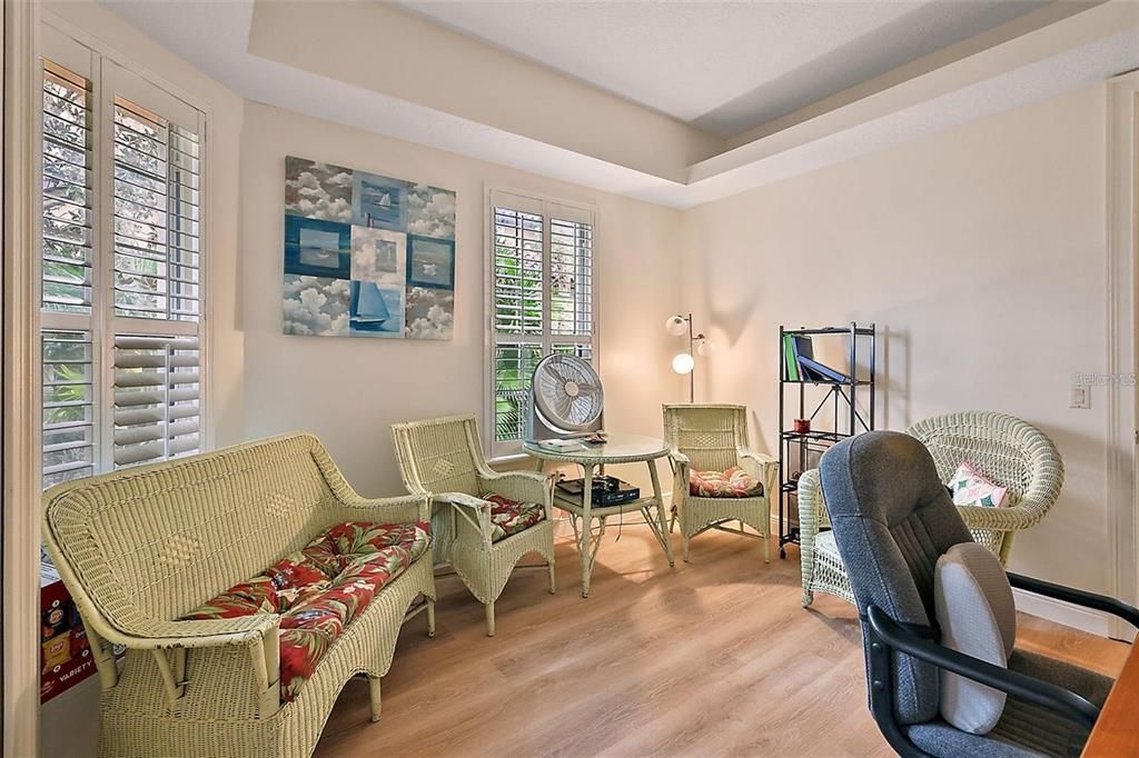 На продажу: $300,000 (3 спален, 2 ванн, 1824 Квадратных фут)