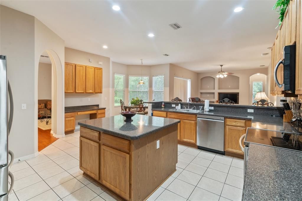 Active With Contract: $349,900 (4 beds, 3 baths, 2414 Square Feet)