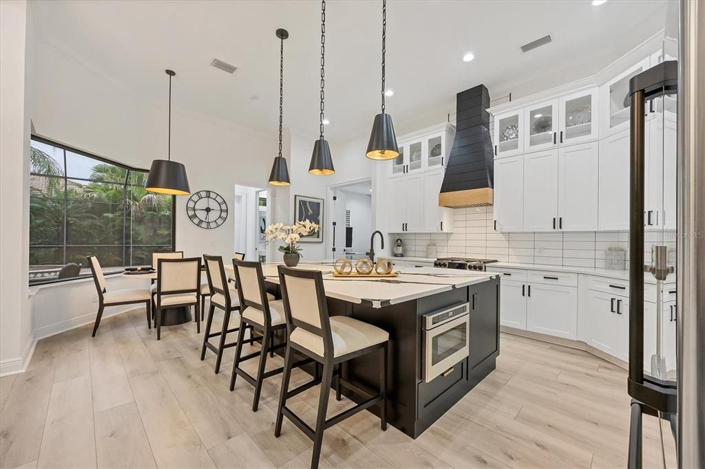 合同活跃: $1,325,000 (3 贝兹, 3 浴室, 2706 平方英尺)