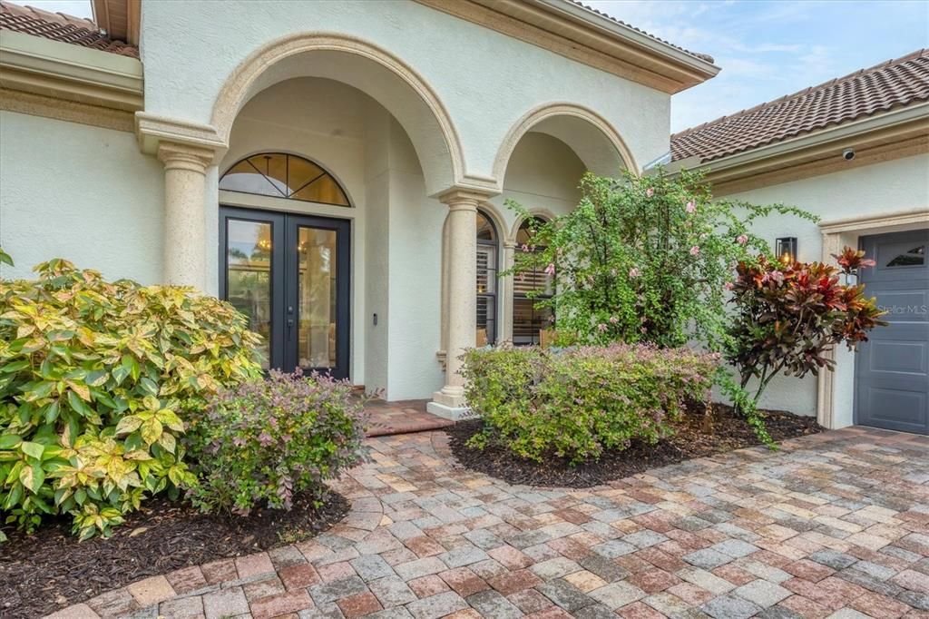 合同活跃: $1,325,000 (3 贝兹, 3 浴室, 2706 平方英尺)