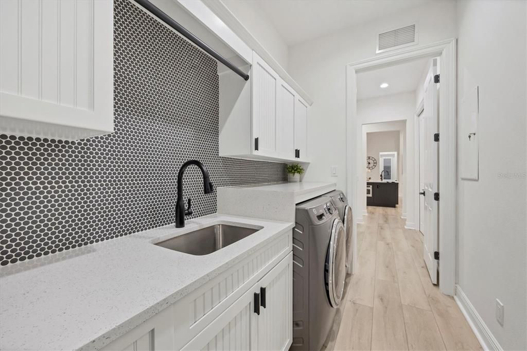 合同活跃: $1,325,000 (3 贝兹, 3 浴室, 2706 平方英尺)