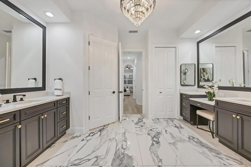 合同活跃: $1,325,000 (3 贝兹, 3 浴室, 2706 平方英尺)