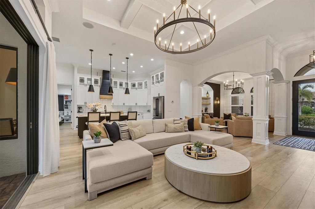 合同活跃: $1,325,000 (3 贝兹, 3 浴室, 2706 平方英尺)