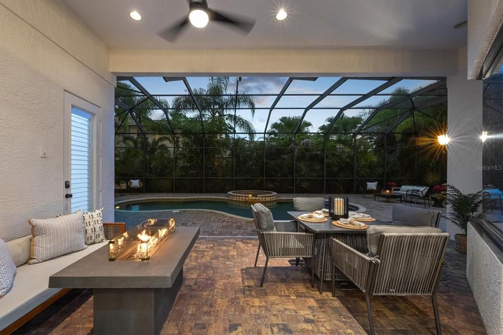 合同活跃: $1,325,000 (3 贝兹, 3 浴室, 2706 平方英尺)