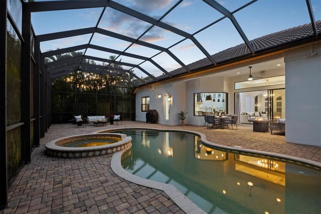 合同活跃: $1,325,000 (3 贝兹, 3 浴室, 2706 平方英尺)