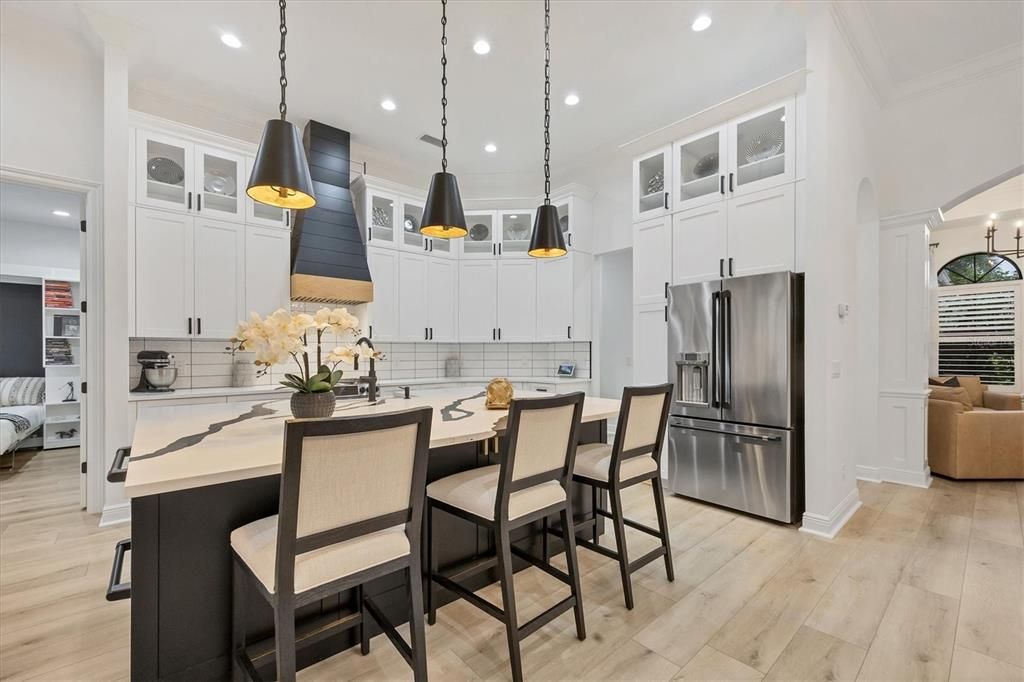 合同活跃: $1,325,000 (3 贝兹, 3 浴室, 2706 平方英尺)