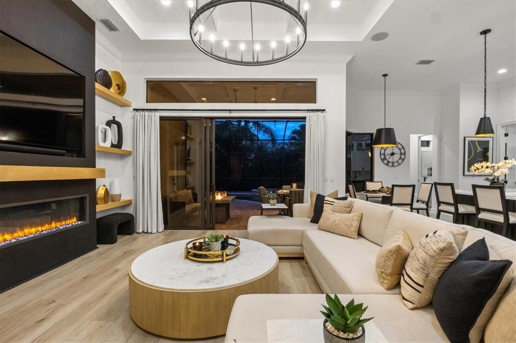 合同活跃: $1,325,000 (3 贝兹, 3 浴室, 2706 平方英尺)