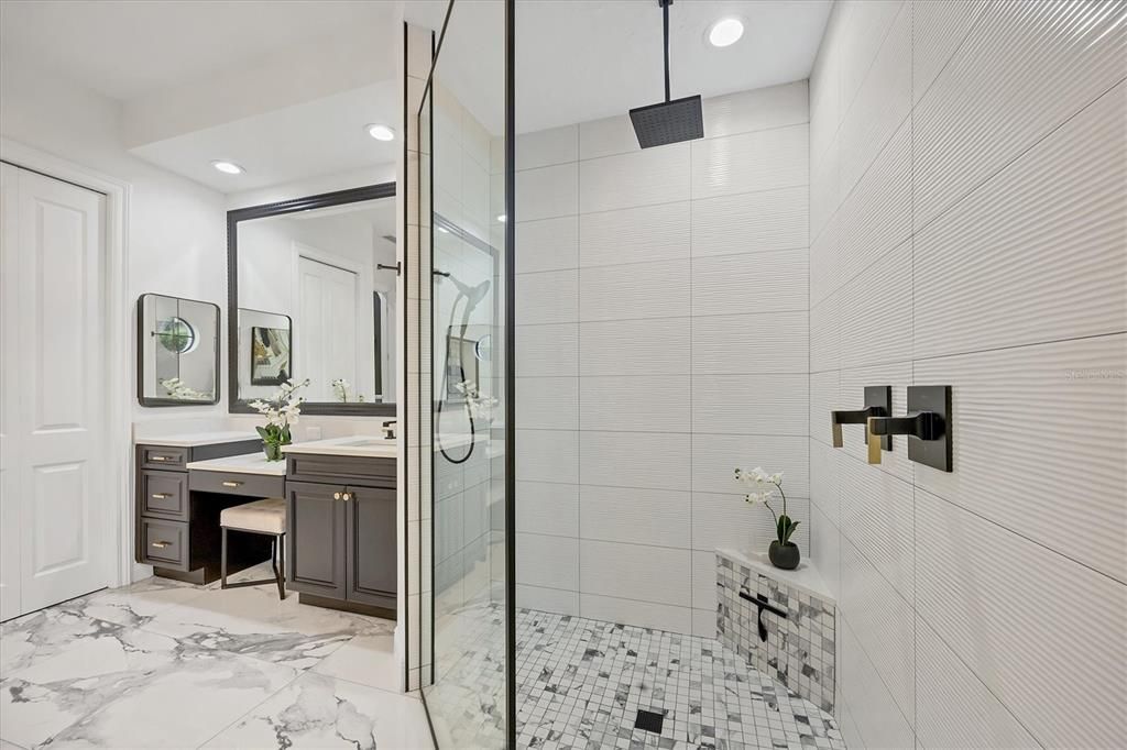 合同活跃: $1,325,000 (3 贝兹, 3 浴室, 2706 平方英尺)