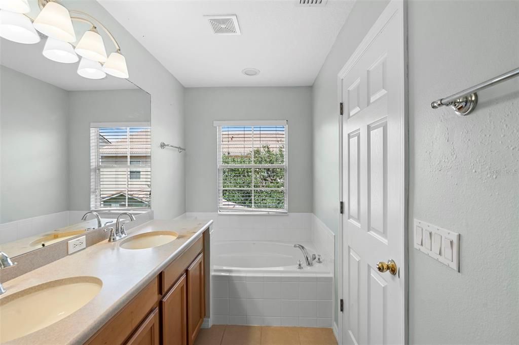 For Sale: $300,000 (3 beds, 2 baths, 1491 Square Feet)