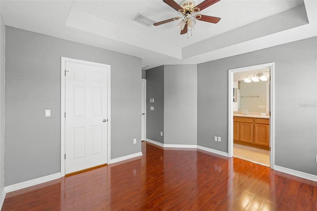 For Sale: $300,000 (3 beds, 2 baths, 1491 Square Feet)