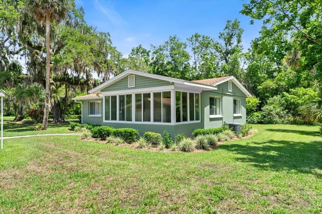 待售: $999,900 (2 贝兹, 1 浴室, 1089 平方英尺)