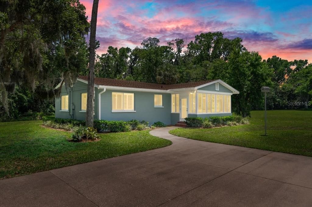 待售: $999,900 (2 贝兹, 1 浴室, 1089 平方英尺)