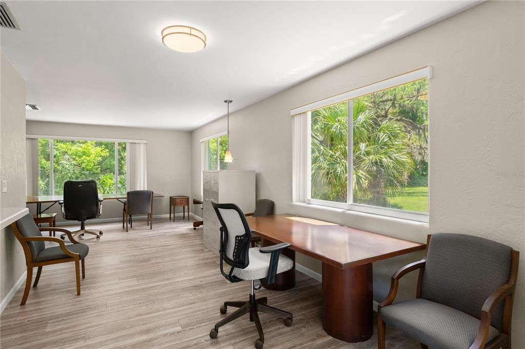 待售: $999,900 (2 贝兹, 1 浴室, 1089 平方英尺)