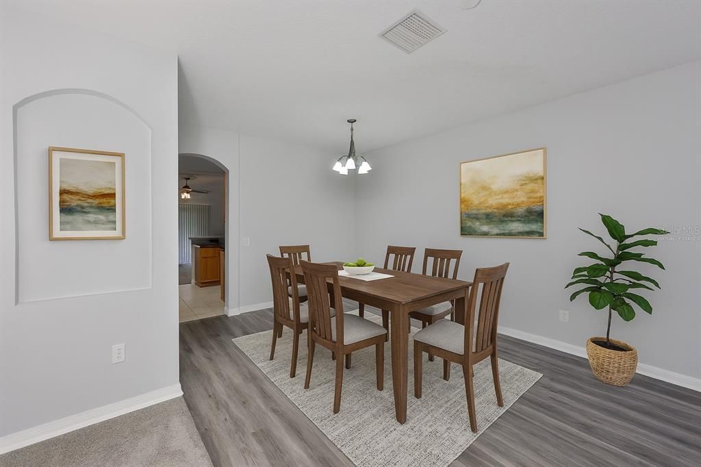 На продажу: $225,000 (2 спален, 2 ванн, 1360 Квадратных фут)