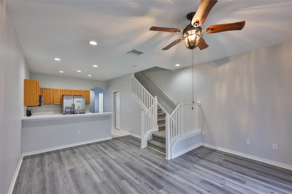 На продажу: $225,000 (2 спален, 2 ванн, 1360 Квадратных фут)