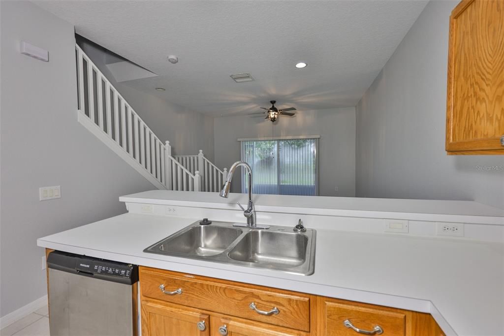 На продажу: $225,000 (2 спален, 2 ванн, 1360 Квадратных фут)