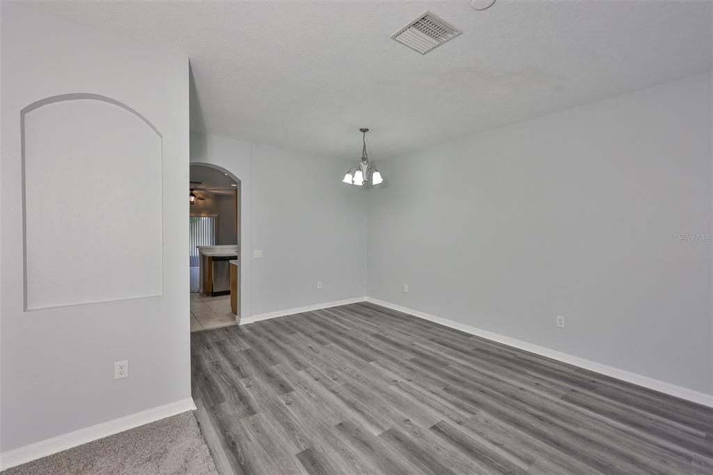 На продажу: $225,000 (2 спален, 2 ванн, 1360 Квадратных фут)