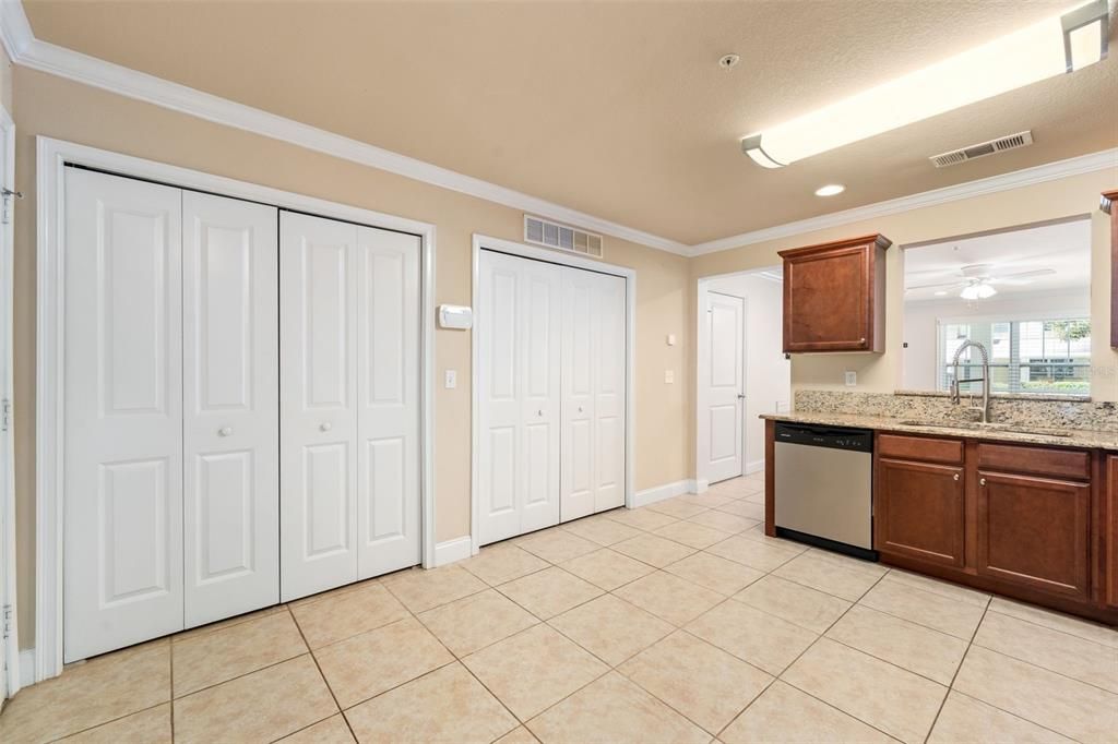 For Sale: $239,000 (2 beds, 2 baths, 1141 Square Feet)