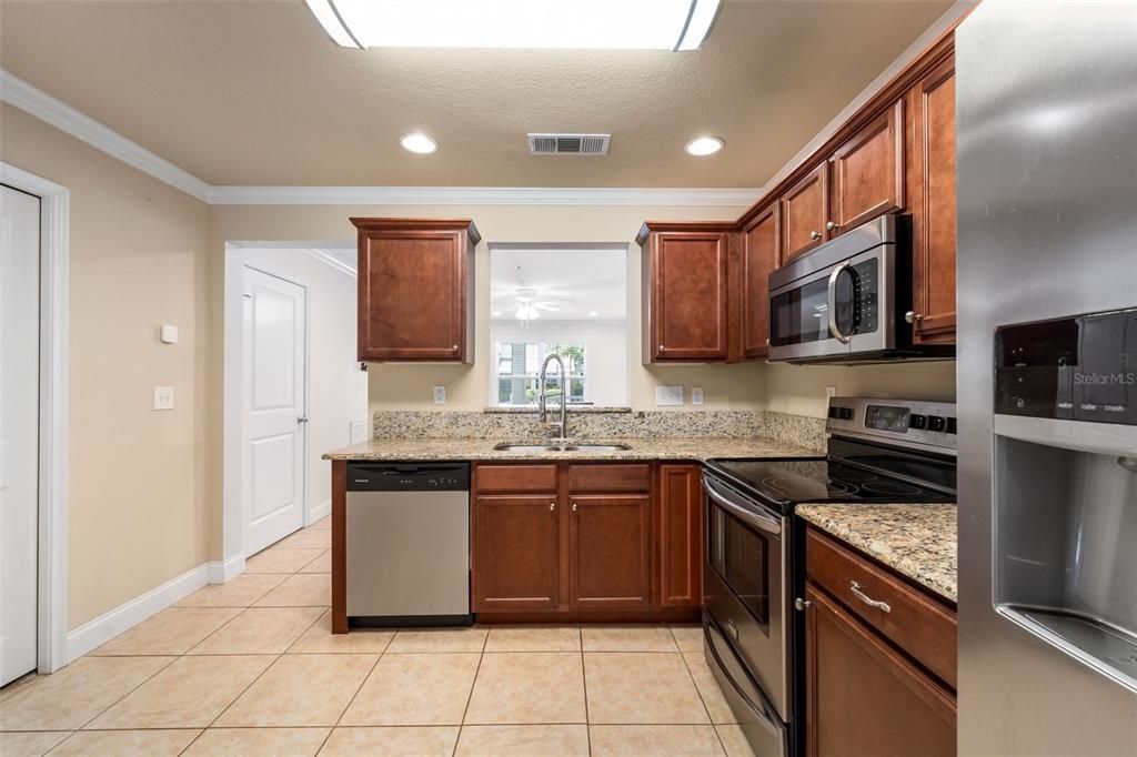 For Sale: $239,000 (2 beds, 2 baths, 1141 Square Feet)
