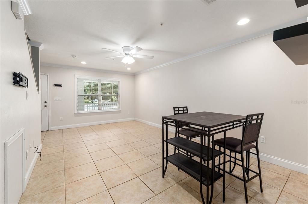 For Sale: $239,000 (2 beds, 2 baths, 1141 Square Feet)