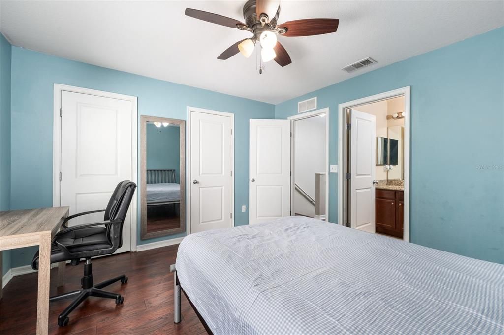 For Sale: $239,000 (2 beds, 2 baths, 1141 Square Feet)