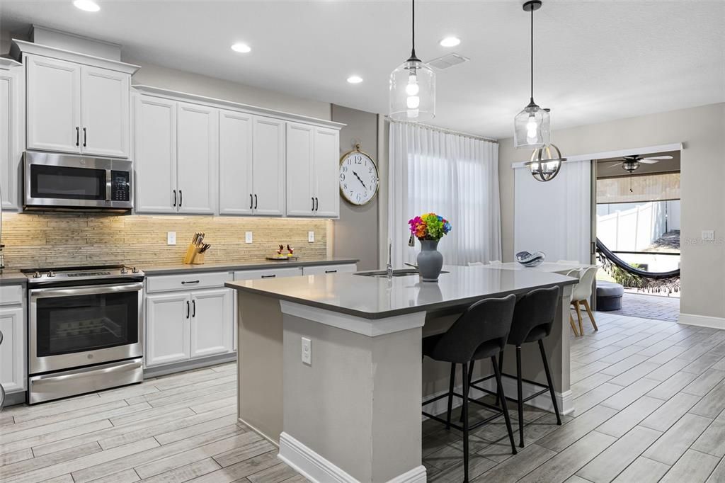 出租: $4,300 (5 贝兹, 4 浴室, 3556 平方英尺)