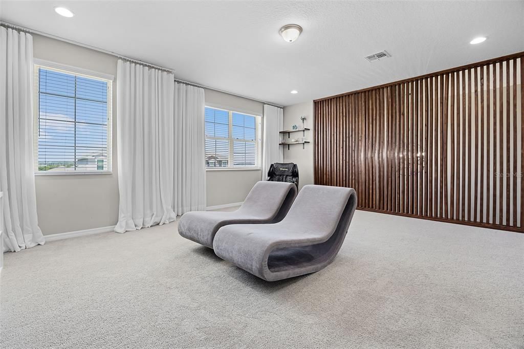 出租: $4,300 (5 贝兹, 4 浴室, 3556 平方英尺)