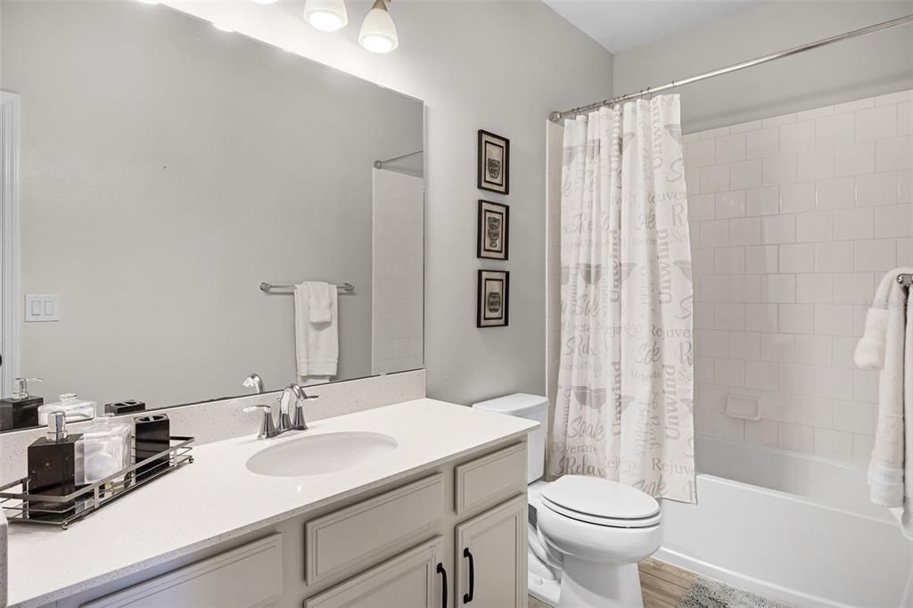 出租: $4,300 (5 贝兹, 4 浴室, 3556 平方英尺)