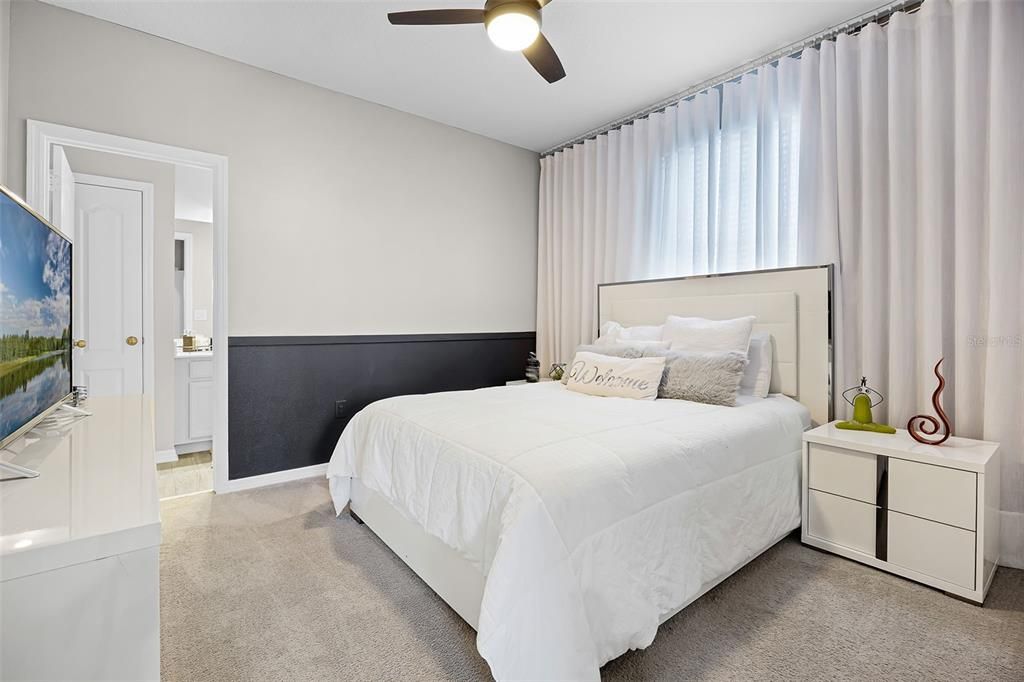 出租: $4,300 (5 贝兹, 4 浴室, 3556 平方英尺)