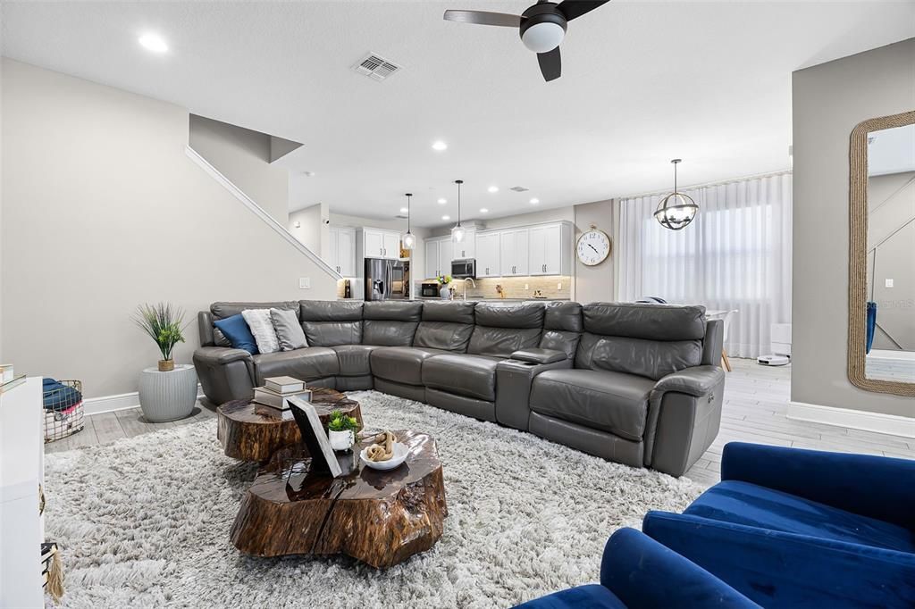 出租: $4,300 (5 贝兹, 4 浴室, 3556 平方英尺)