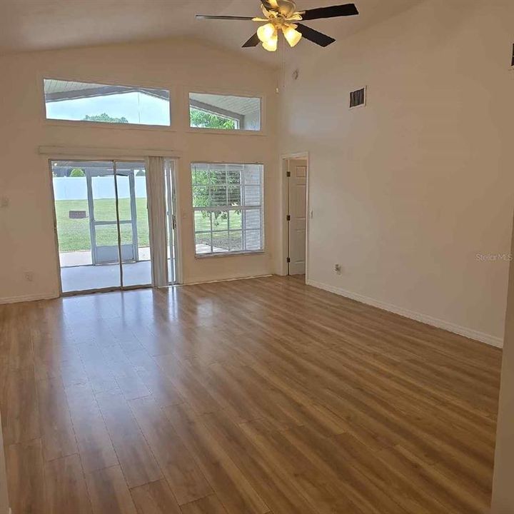 Под контрактом: $297,900 (3 спален, 2 ванн, 1785 Квадратных фут)