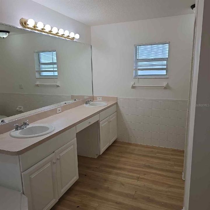 Под контрактом: $297,900 (3 спален, 2 ванн, 1785 Квадратных фут)