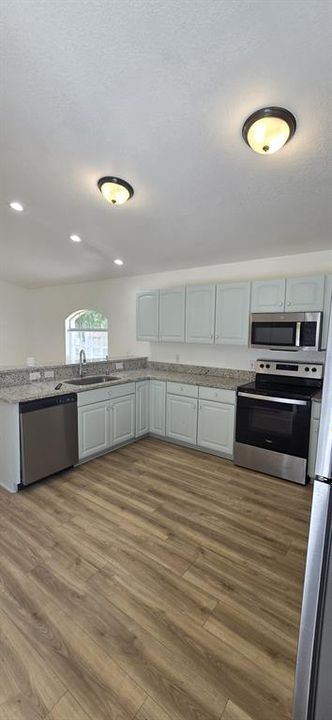 Под контрактом: $297,900 (3 спален, 2 ванн, 1785 Квадратных фут)