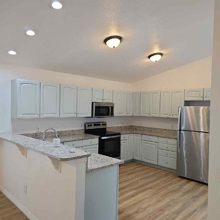 Под контрактом: $297,900 (3 спален, 2 ванн, 1785 Квадратных фут)