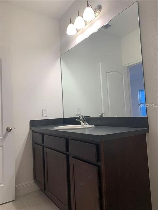 Active With Contract: $1,500 (1 beds, 1 baths, 660 Square Feet)