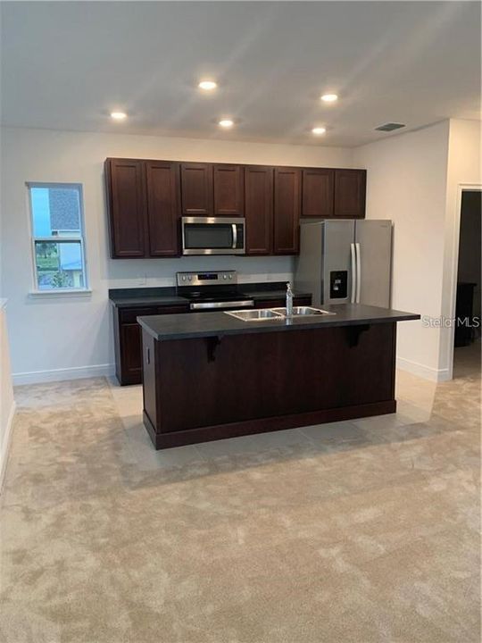 Active With Contract: $1,500 (1 beds, 1 baths, 660 Square Feet)
