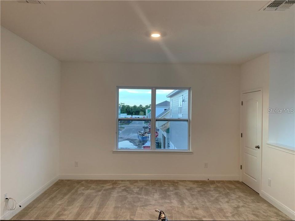 Active With Contract: $1,500 (1 beds, 1 baths, 660 Square Feet)